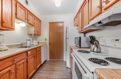 Port Aransas Condominio | Roomy 1 BDRM Large Pool w/ a Private Courtyard and a 5 Min Walk to the Beach