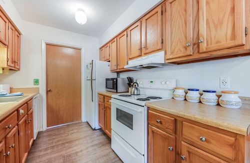Port Aransas Condominio | Roomy 1 BDRM Large Pool w/ a Private Courtyard and a 5 Min Walk to the Beach