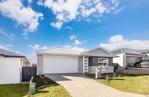 Greenbank Casa | Convenient Brandnew 4 Beds House, 5 mins to mall