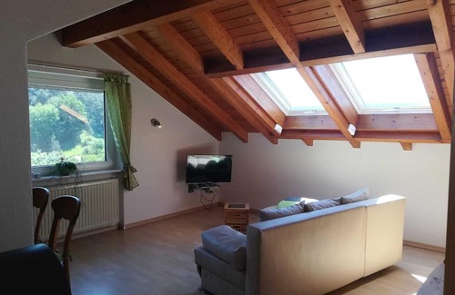 Sipplingen Apartamento | Gemütliche 65 m² DG- Fewo mit Einmaligem See-und Bergblick in Sipplingen