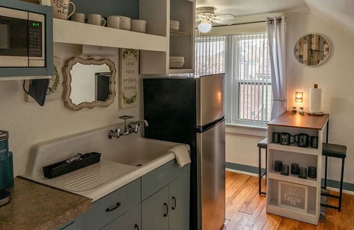 Downtown Casa | Cozy 1-bedroom house in Sheboygan walking distance to the lake and downtown.