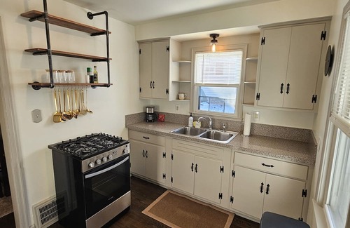 Warren Casa | Cozy home away from home,great for traveling professionals and short term guests