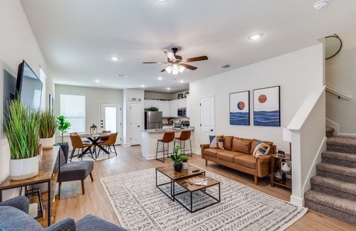 San Antonio Casa | Amazing 3 Bed 2 Bath Walk to Everything 6 Flags is Minutes Away