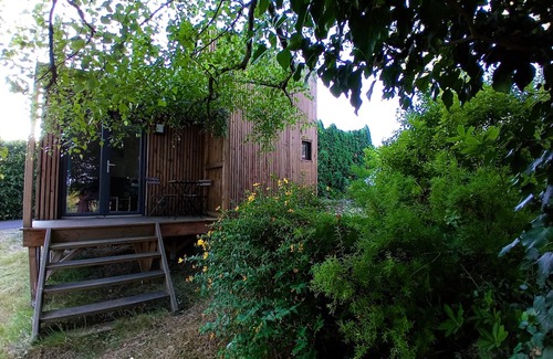 Montboillon Chalet De Esquí | Chalet in the countryside, in the heart of a wooded garden.