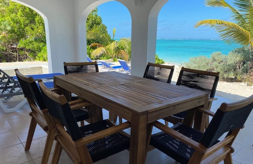 Whitby Cabaña | Spectacular 2bdrm/2bath beachfront cottage on Whitby beach North Caicos