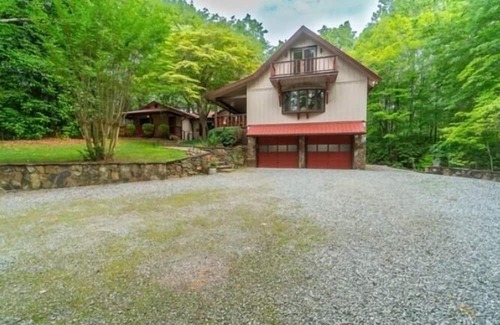 Sautee Nacoochee Chalet De Esquí | ALPINE ESCAPE CHALET! WITH POOL TABLE AND SPACIOUS ROOMS FOR ENTERTAINING