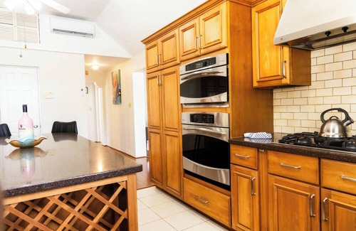 Southampton Apartamento | Scenic Southampton Stay w/Pool + Views near Lighthouse