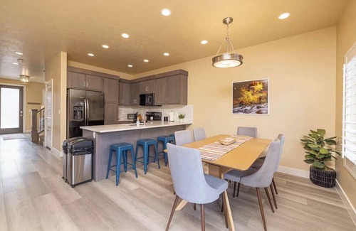 St. George Casa | St. George 5 bdrm Adventure Retreat, national parks, sports, golf, tesla charger