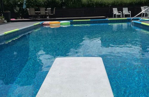 Wakefield Apartamento | Pool & Jacuzzi Escape near Boston, Salem & Marketstreet Lynnfield