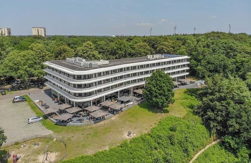 Wageningen Casa | Modern Haven w/Spa Access | Nature Reserves, Local Attractions | Onsite Dining