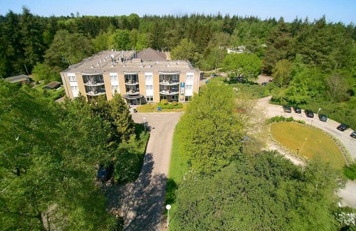 De Bult Casa | 2 Units Lakeview w/Pool | Close to Giethoorn Excursions & Wetland Trail
