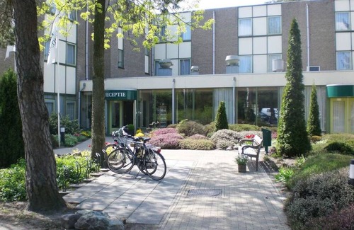 De Bult Casa | 2 Units Lakeview w/Pool | Close to Giethoorn Excursions & Wetland Trail