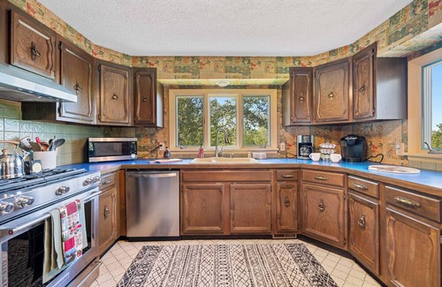 Waterbury Casa | Camel's Hump View Ski House - 10 miles to Stowe!