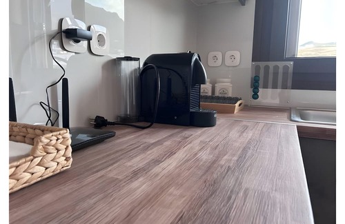 Livadi Casa | Casa de vacaciones 'Livadakia Beach House' con balcón y aire acondicionado