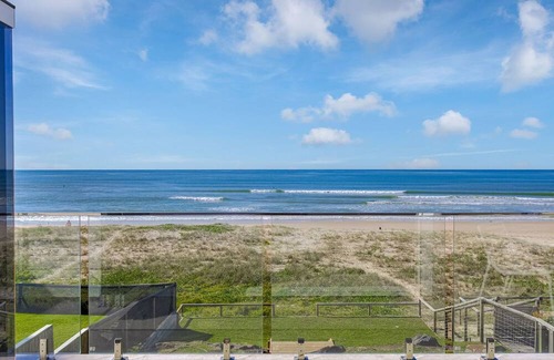 Palm Beach Casa | Beach Break on Jefferson . 3 bedroom Beachfront Holiday home with Linen and Wifi included