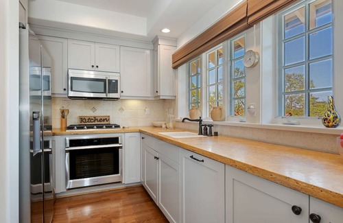 Laguna Casa | NEW Storybook Cottage, 1BD w/Office, Downtown, Walk Everywhere!