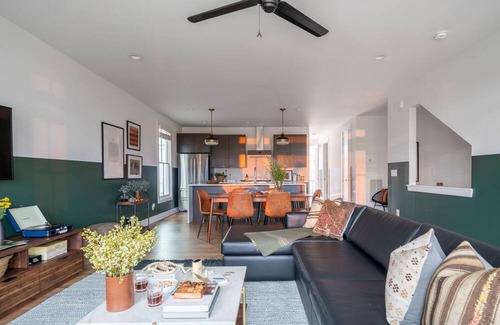 Buena Vista Casa | Sleeps 36 | 3 Homes, Minutes to Downtown+Broadway | 12BDR Group Getaway in Nash!