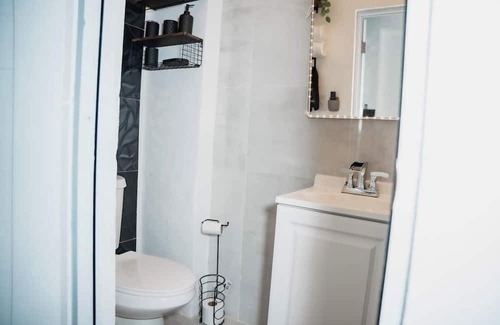 Catano Apartamento | Lovely 4-BR/3BA w. 2 King Beds in Fun Catano w. AC, WiFi, Ferry to Old San Juan