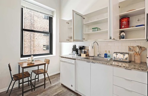 Downtown Cincinnati Apartamento | CBD,OTR, 24/7 Gym, Pool,Steps to Stadiums