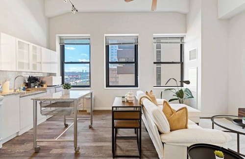 Downtown Cincinnati Apartamento | CBD,OTR, 24/7 Gym, Pool,Steps to Stadiums