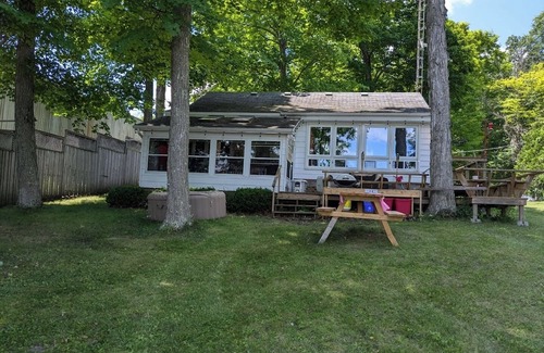 Kawartha Park Cabina | Lakefront cottage True cottage charm....wide open lake views