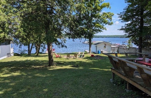 Kawartha Park Cabina | Lakefront cottage True cottage charm....wide open lake views