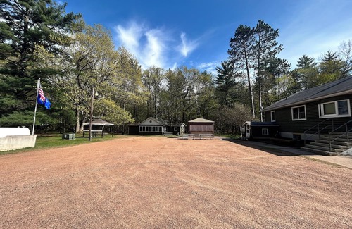 Hazelhurst Cabina | Creekside Oasis ~ Terrific 3-bedroom Cabin in Hazelhurst, Wisconsin
