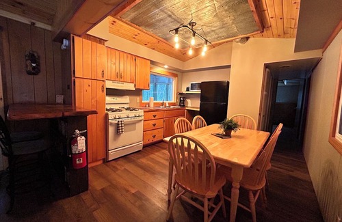 Hazelhurst Cabina | Creekside Oasis ~ Terrific 3-bedroom Cabin in Hazelhurst, Wisconsin