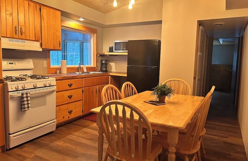 Hazelhurst Cabina | Creekside Oasis ~ Terrific 3-bedroom Cabin in Hazelhurst, Wisconsin