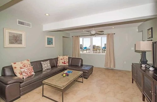 Laie Casa | Ka Hale Kai - AC, Beachfront