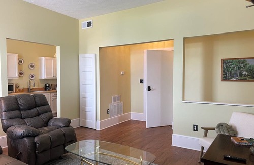 Ashtabula Apartamento | Charming 1-bedroom apartment with AC, WiFi on Bridge Street