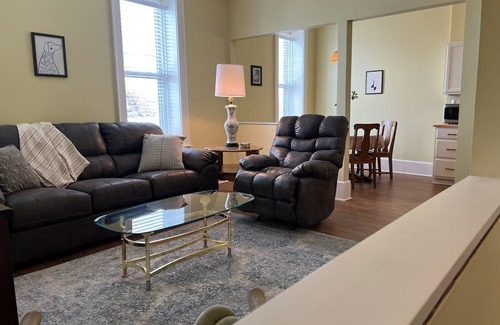 Ashtabula Apartamento | Charming 1-bedroom apartment with AC, WiFi on Bridge Street
