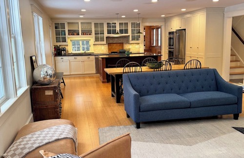 Stone Ridge Casa | Charming 3-bedroom farm house in peaceful Stone Ridge with Hot Tub & Bocce court