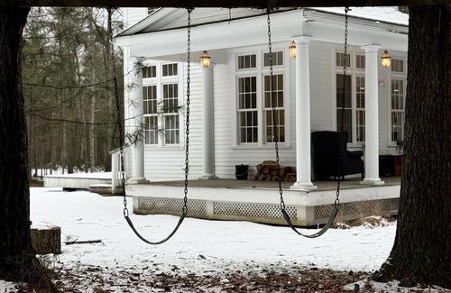 Stone Ridge Casa | Charming 3-bedroom farm house in peaceful Stone Ridge with Hot Tub & Bocce court