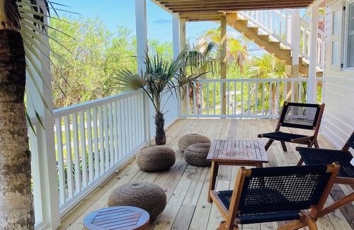 North Palmetto Point Cabaña | CASA OM Charming Cottage Retreat in N. Palmetto Point w/roof deck & sea view