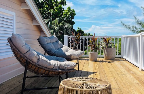 North Palmetto Point Cabaña | CASA OM Charming Cottage Retreat in N. Palmetto Point w/roof deck & sea view