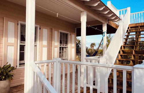 North Palmetto Point Cabaña | CASA OM Charming Cottage Retreat in N. Palmetto Point w/roof deck & sea view