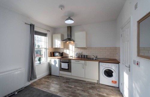Neath Apartamento | Fully Equipped Kitchen, Double room