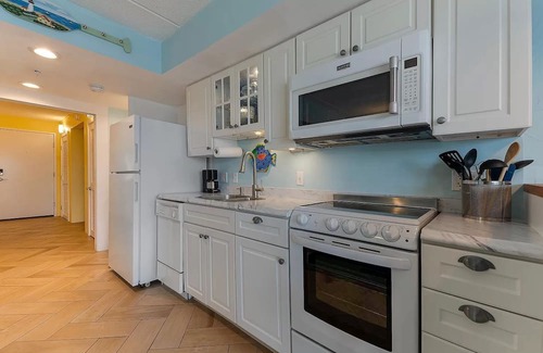 Hampton Condominio | Cozy 1-bedroom condo in wonderful Hampton with WiFi, AC