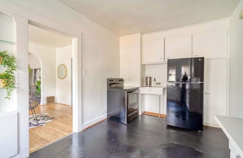Hosford-Abernethy Apartamento | Lively 2BR Old Hollywood Apt ~ 92 WalkScore