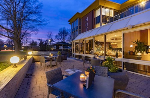 Roden Apartamento | Comfortable and Clean Room with Onsite Restaurant and Bar Near Ronostrand