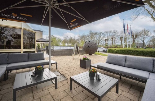 Roden Apartamento | Comfortable and Clean Room with Onsite Restaurant and Bar Near Ronostrand