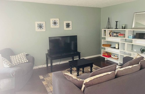 Elk Rapids Cabaña | Charming 2-bedroom cottage with WiFi, AC in fabulous Elk Rapids