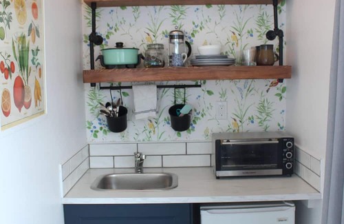 Coleman Apartamento | Fair Wind Cottage- relaxing space with fireplace - Studio Suite