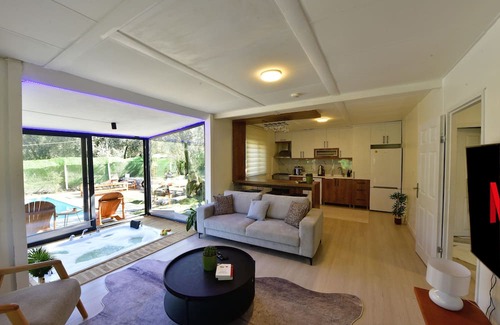 Iznik Villa | LAKE & OLIVE VILLA IZNIK-heated pool