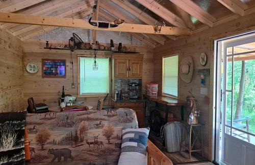 Danville Alquiler De RV | Tranquil campsite with AC in the woods of Danville