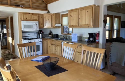 Ashland Casa | Cabin #14 at Hyatt Lake Resort