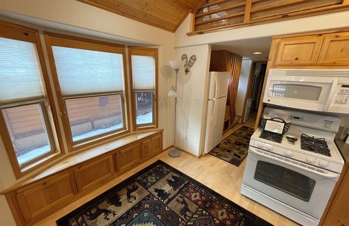 Ashland Casa | Cabin #14 at Hyatt Lake Resort