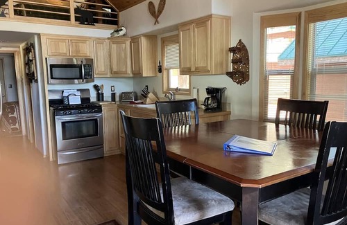 Ashland Casa | Cabin #24 at Hyatt Lake Resort
