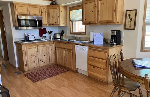 Ashland Casa | Cabin #15 at Hyatt Lake Resort